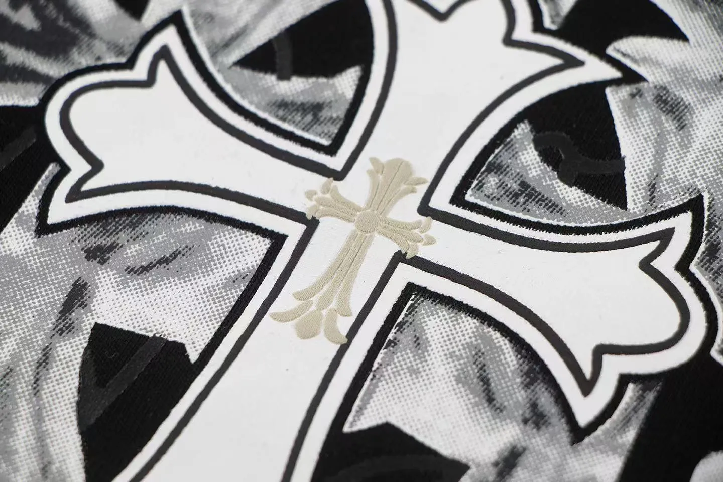 🅿️160 Style: 2025 new Croix Heart short-sleeved T-shirt Material: High version 300g double yarn combed cotton Size: S～XL Color: Black Style number: Z024